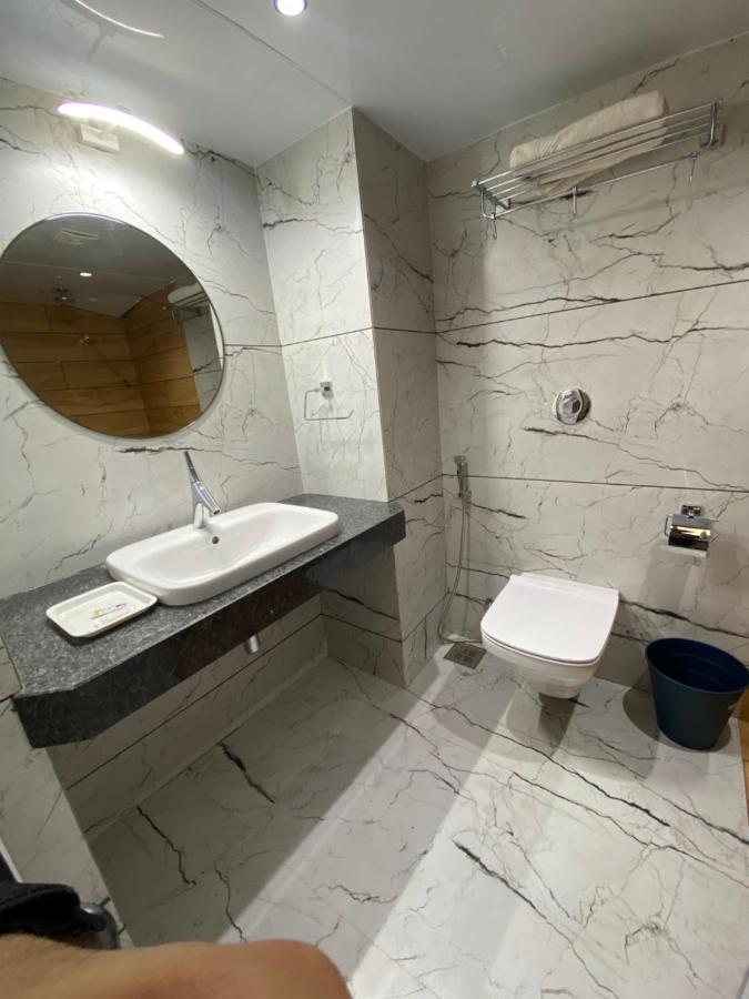 Hotel Apex International Вадодара Екстериор снимка