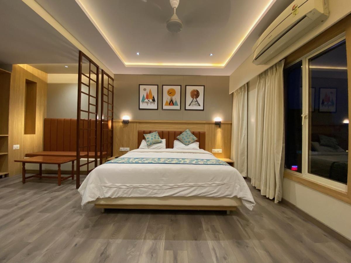 Hotel Apex International Вадодара Екстериор снимка